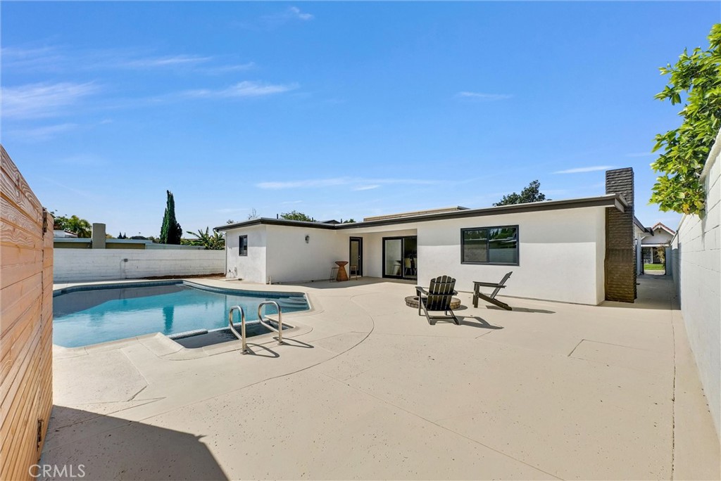 13682 Carroll Way Tustin, CA 92780 - Photo 48 of 51 a view of kitchen with table and chair