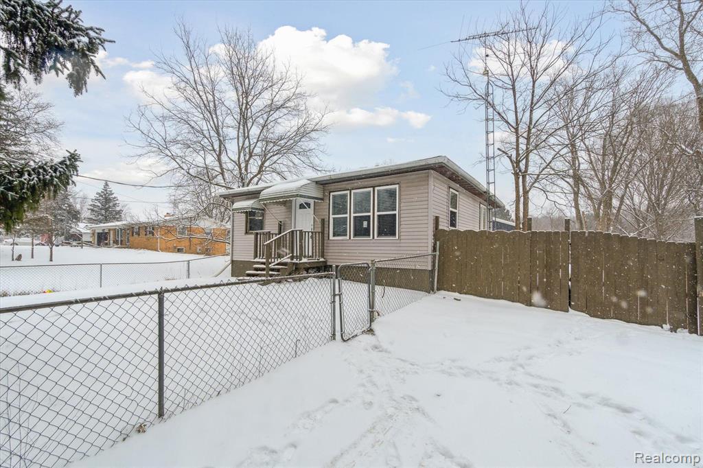 4214 North Linden Road Flint, MI 48504 - Photo 4 of 27