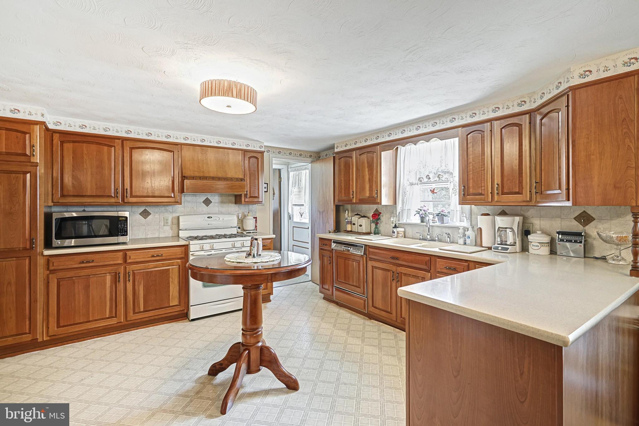 190 Edward Road York, PA 17403 - Photo 14 of 33 Gallery Image 14