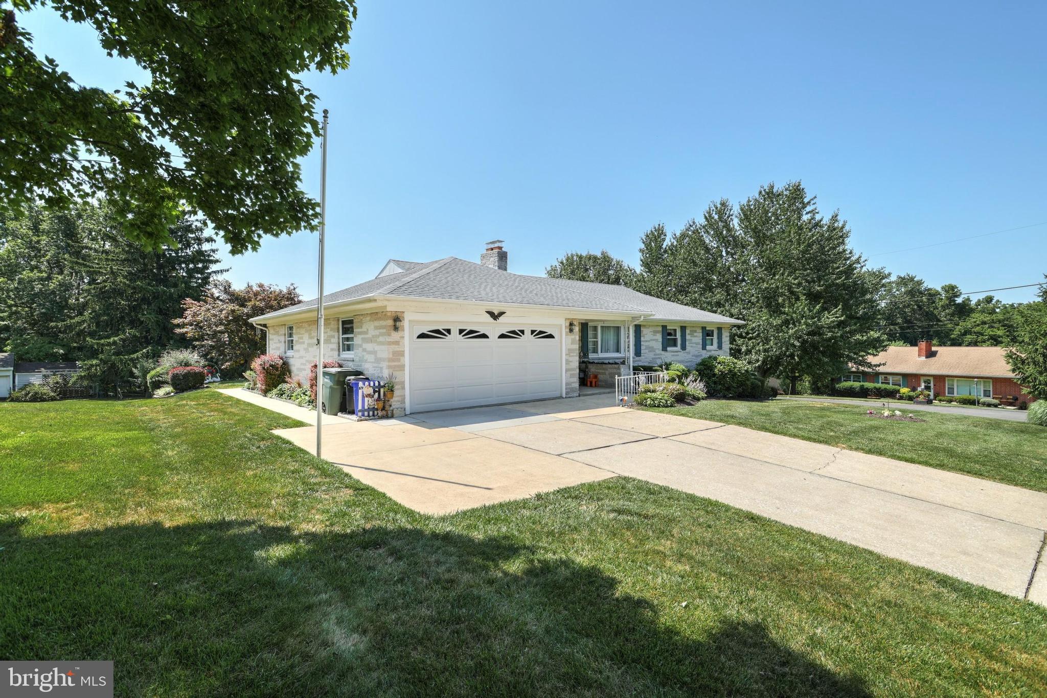 190 Edward Road York, PA 17403 - Photo 2 of 33 Gallery Image 2