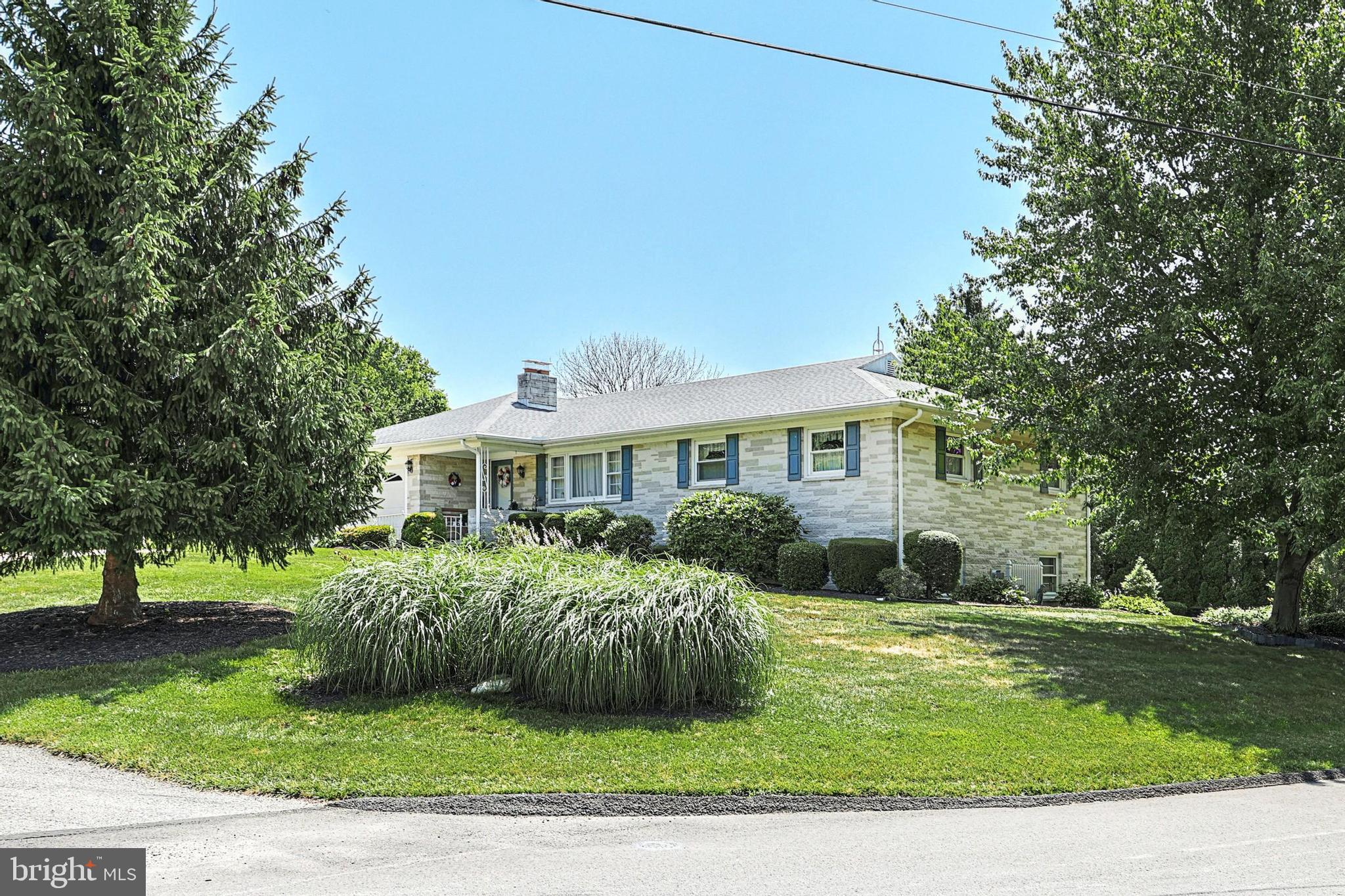 190 Edward Road York, PA 17403 - Photo 4 of 33 Gallery Image 4