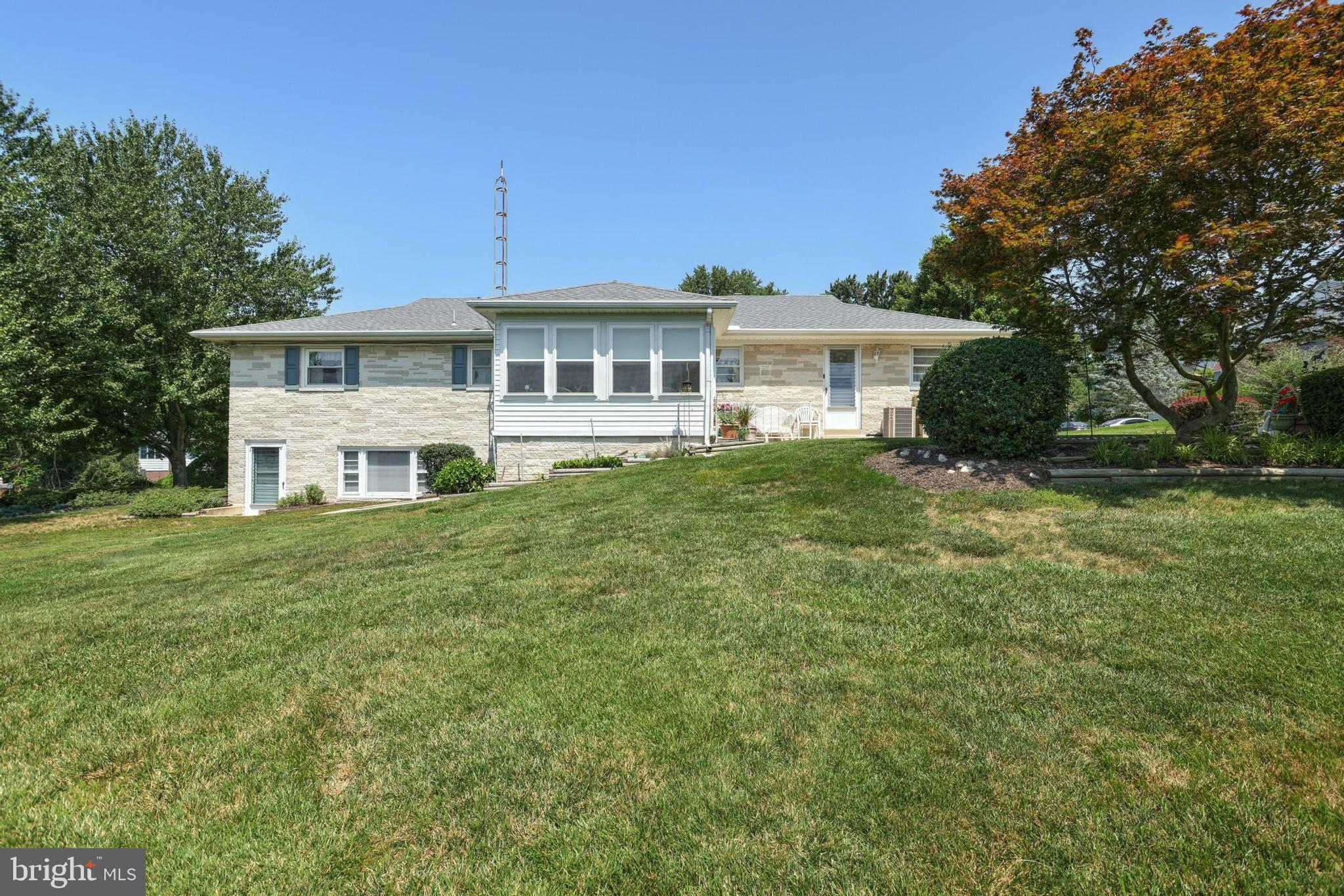 190 Edward Road York, PA 17403 - Photo 6 of 33 Gallery Image 6