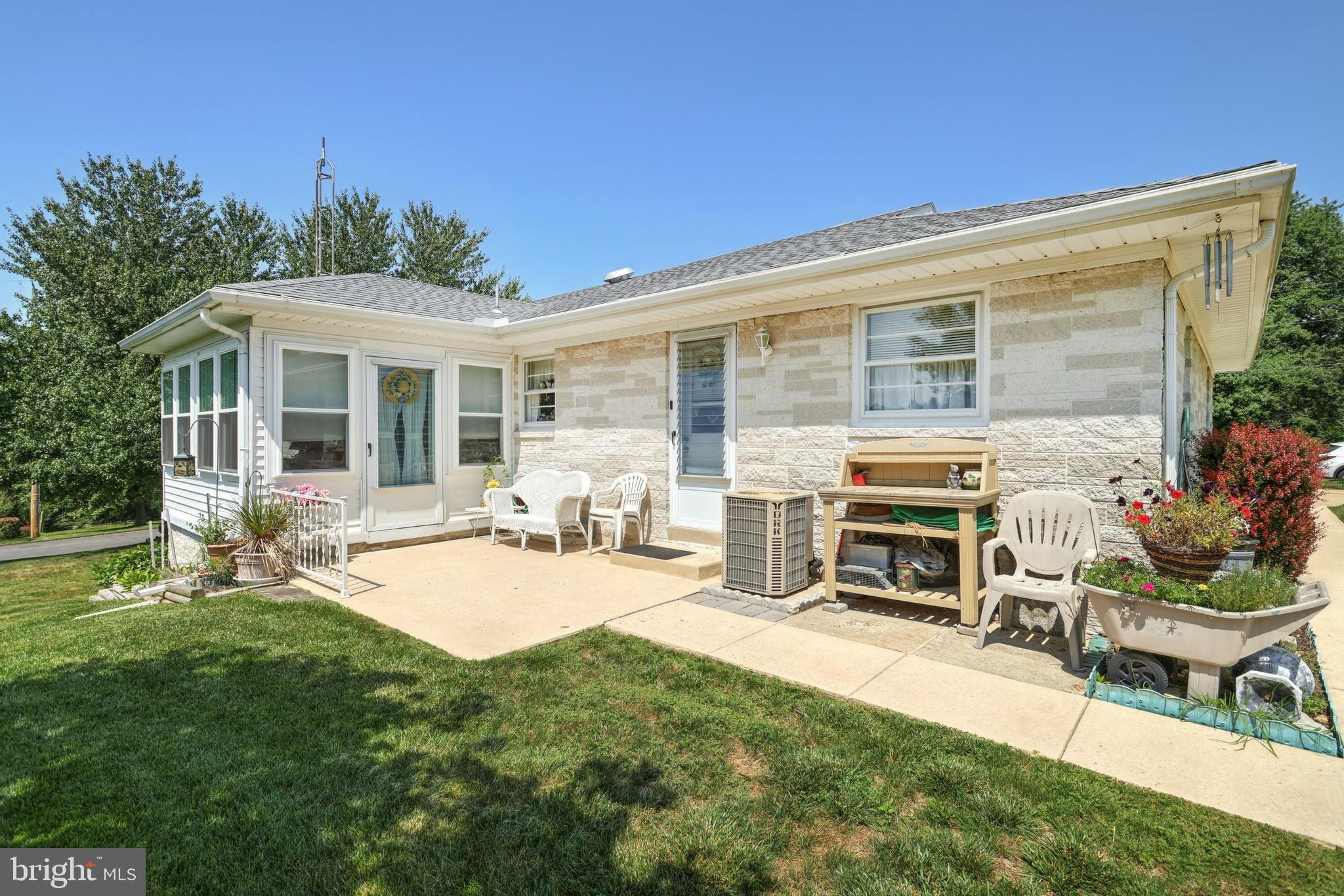 190 Edward Road York, PA 17403 - Photo 7 of 33 Gallery Image 7