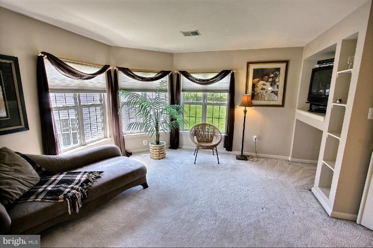 13929 Rockingham Road Germantown, MD 20874 - Photo 18 of 30 Owners' suite- sitting area