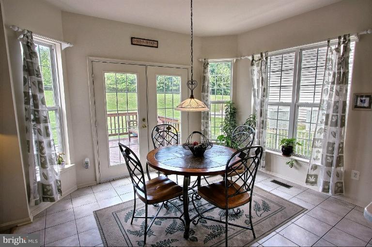 13929 Rockingham Road Germantown, MD 20874 - Photo 20 of 30 Kitchen- breakfast room