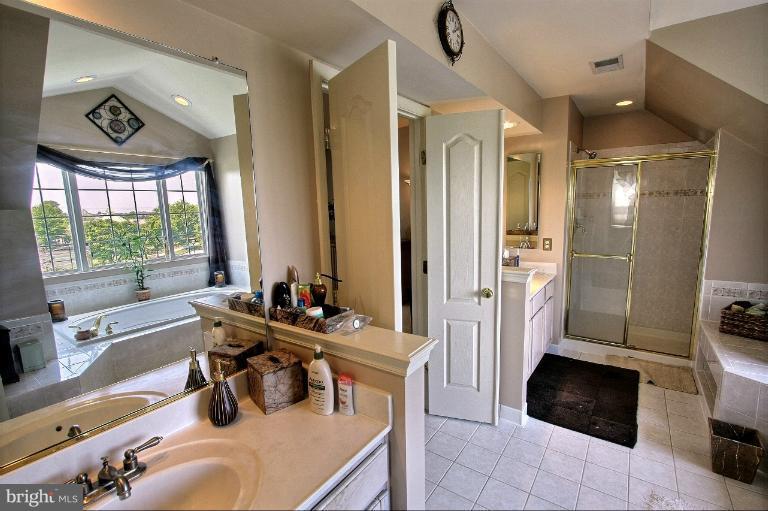 13929 Rockingham Road Germantown, MD 20874 - Photo 21 of 30 Owners' bath
