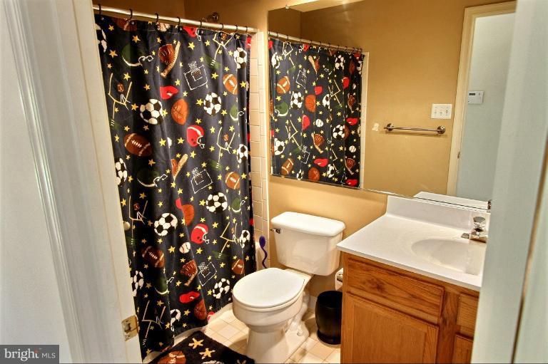 13929 Rockingham Road Germantown, MD 20874 - Photo 6 of 30 Lower level full bath