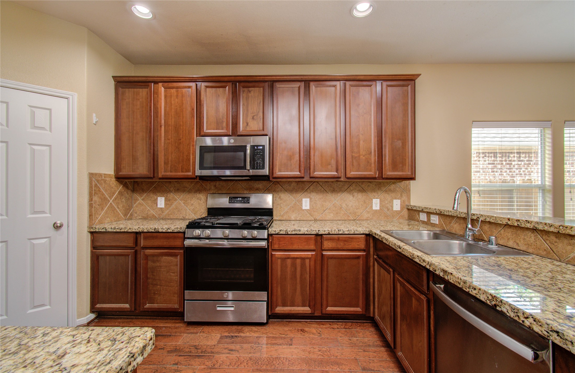 17607 Memorial Falls Drive Tomball, TX 77375 - Photo 15 of 46