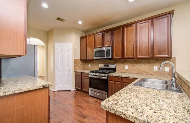 $2,300 | 17607 Memorial Falls Drive, Tomball, TX 77375