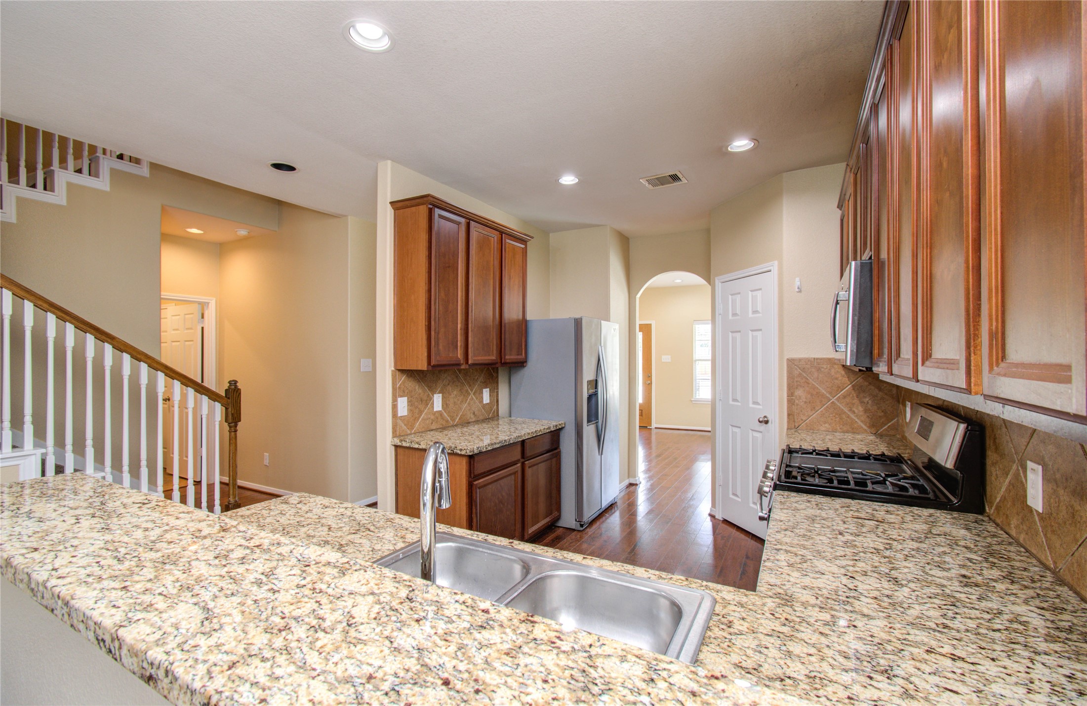 17607 Memorial Falls Drive Tomball, TX 77375 - Photo 17 of 46 The refrigerator is included.
