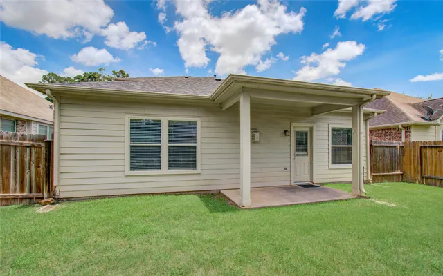 $2,300 | 17607 Memorial Falls Drive, Tomball, TX 77375