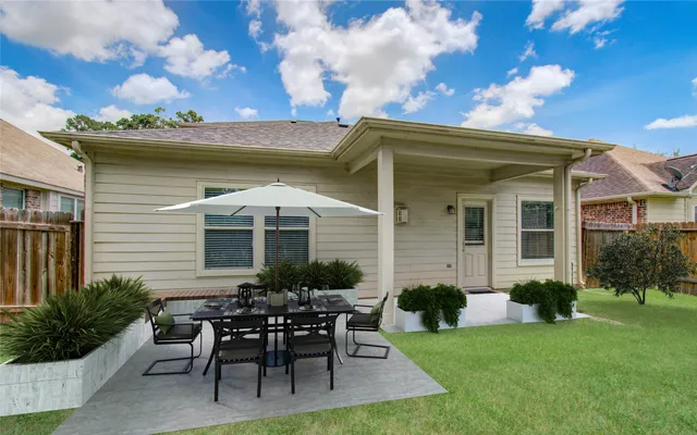 $2,300 | 17607 Memorial Falls Drive, Tomball, TX 77375