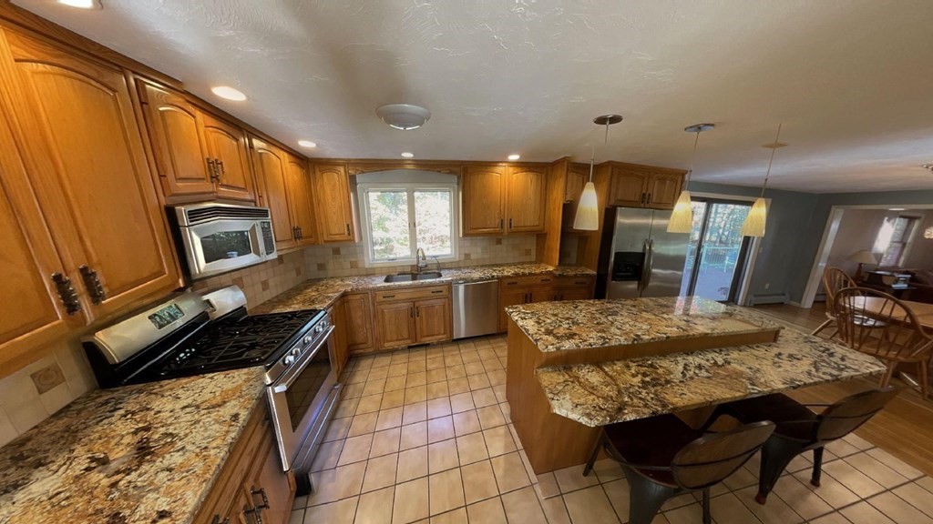 16 Bishop Road Rochester, MA 02770 - Photo 6 of 38