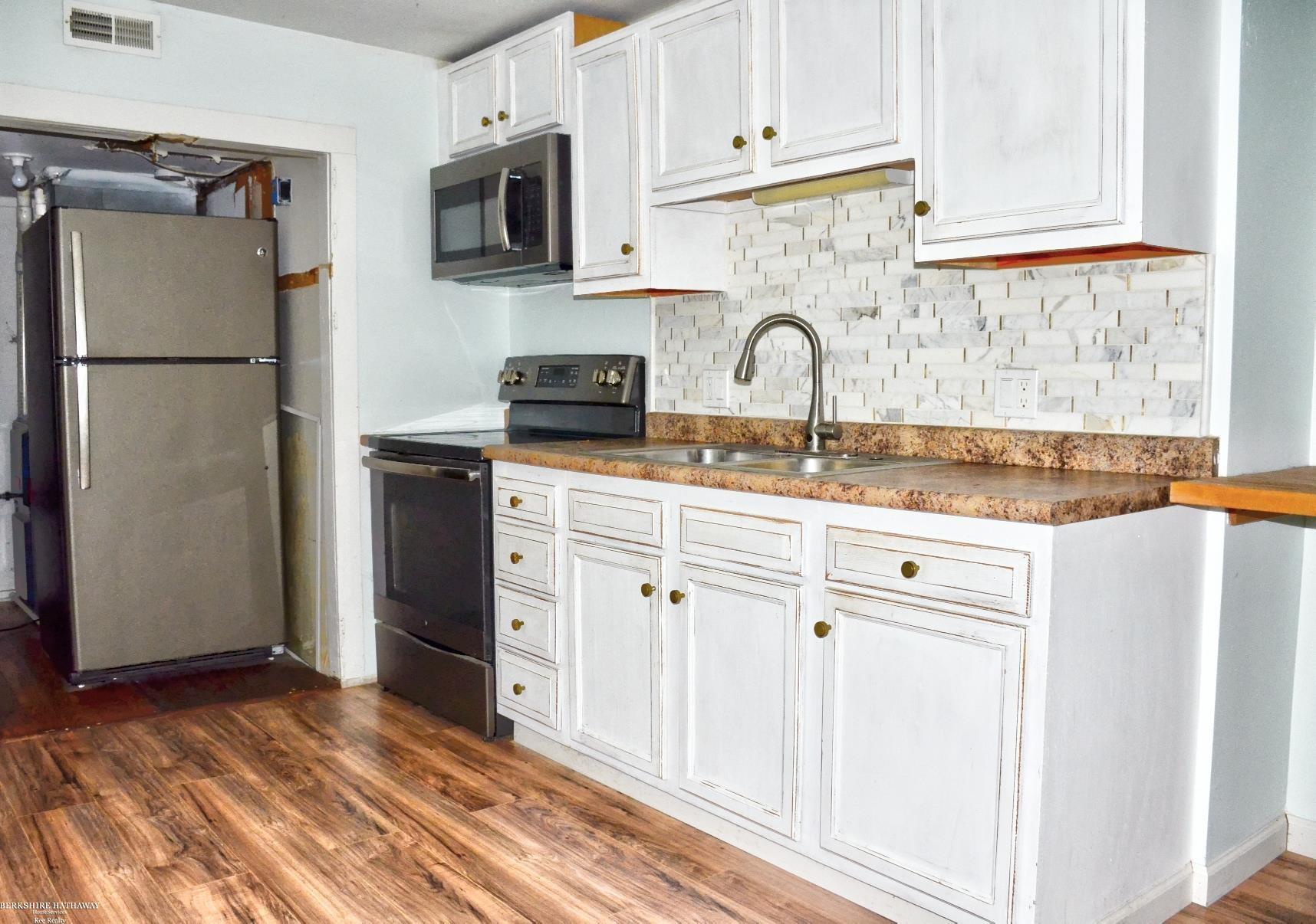 74311 Simons Street Armada, MI 48005 - Photo 8 of 18 50091275-7.JPG