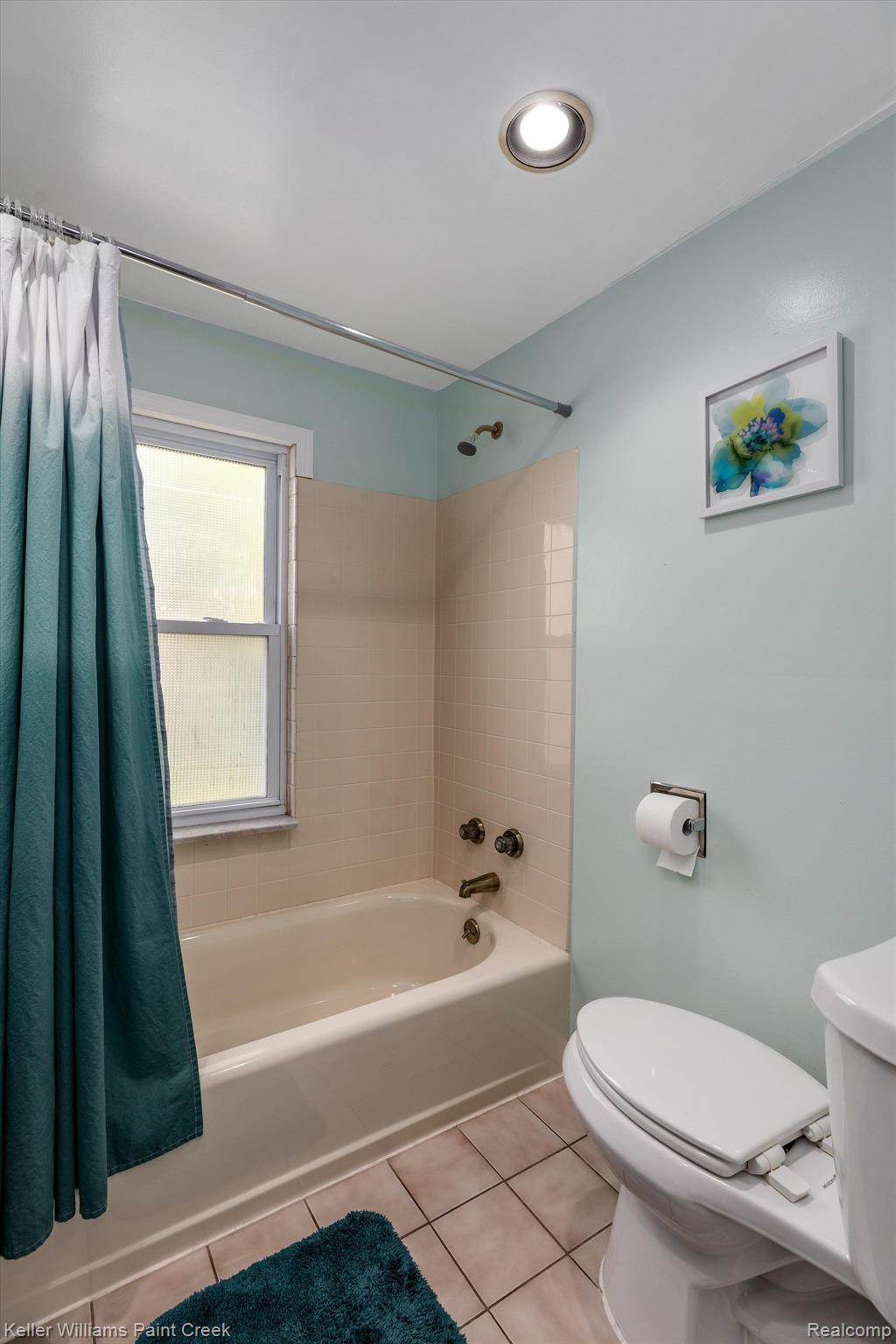 2041 Milverton Road Troy, MI 48083 - Photo 18 of 38 Bathroom