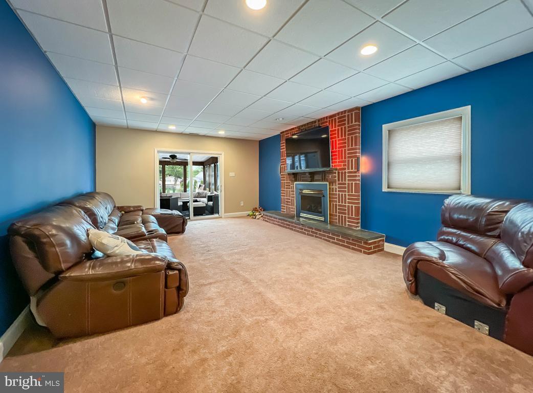 701 Chapel Road Cinnaminson, NJ 08077 - Photo 3 of 53 Livingroom