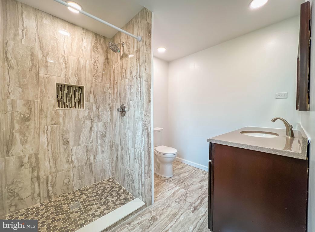 701 Chapel Road Cinnaminson, NJ 08077 - Photo 39 of 53 Newer Main En-Suite Bathroom