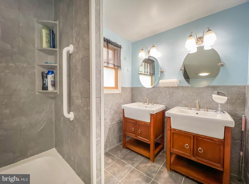 701 Chapel Road Cinnaminson, NJ 08077 - Photo 46 of 53 Newer Hall Bathroom