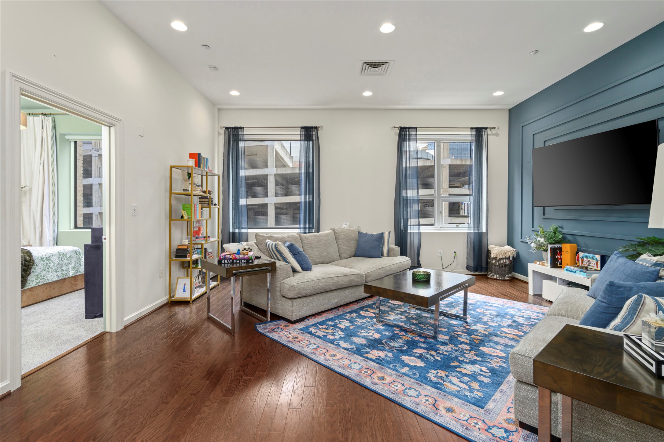 914 Main Street, Unit 1008 Houston, TX 77002 - Photo 8 of 26 Recessed lighting and lively color touches, complement this room.
