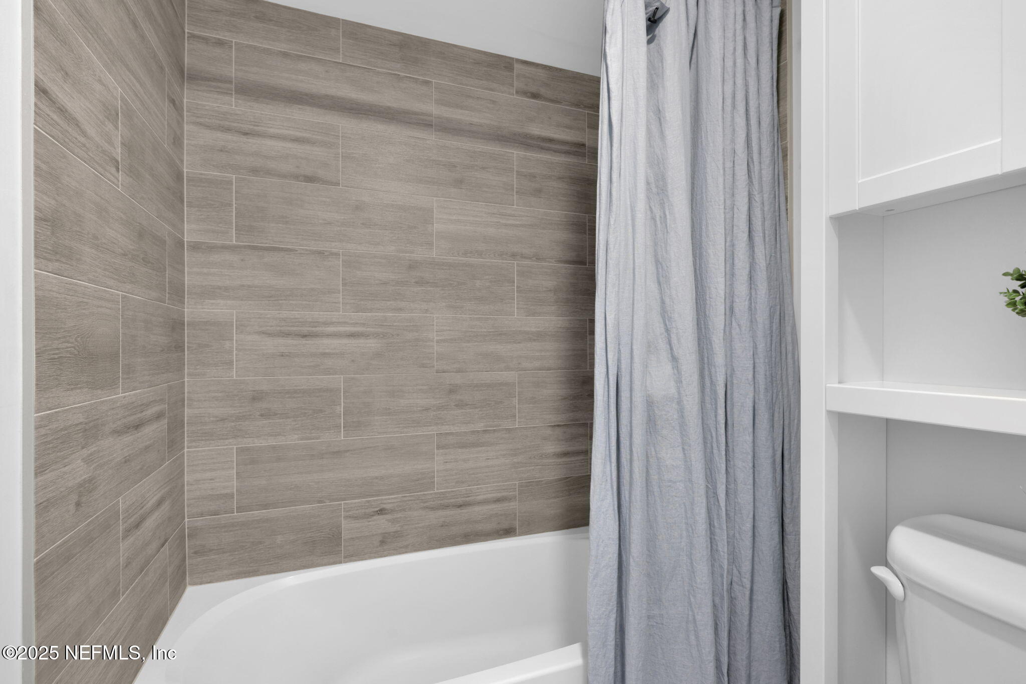 431 19th Street North Jacksonville Beach, FL 32250 - Photo 30 of 53 a bathroom with a bathtub