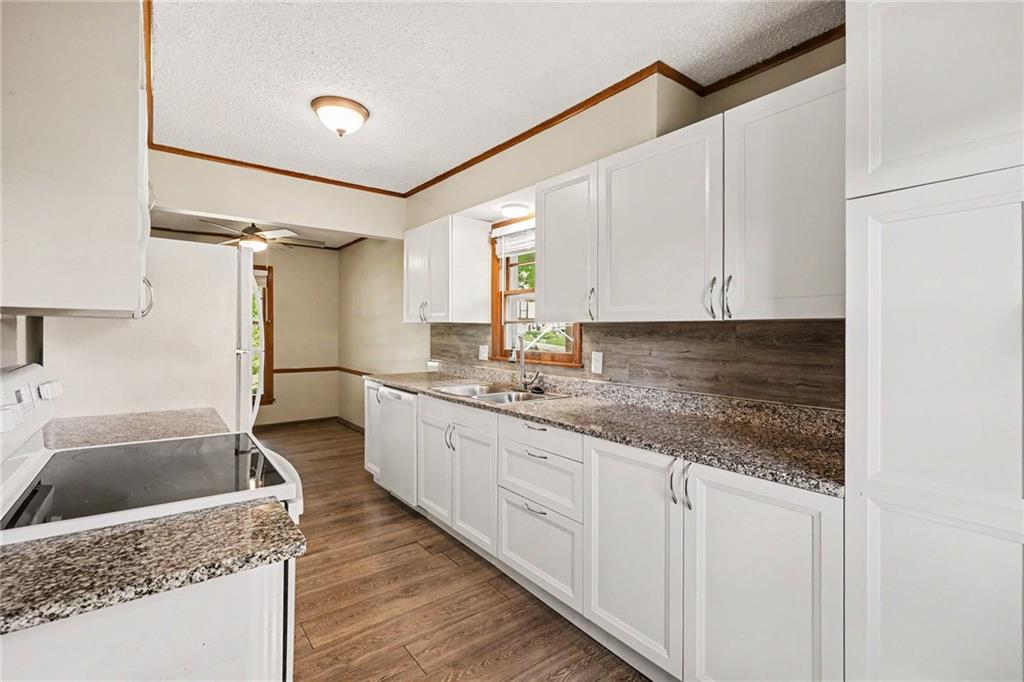 11047 Spring Valley Road Kansas City, MO 64134 - Photo 9 of 19