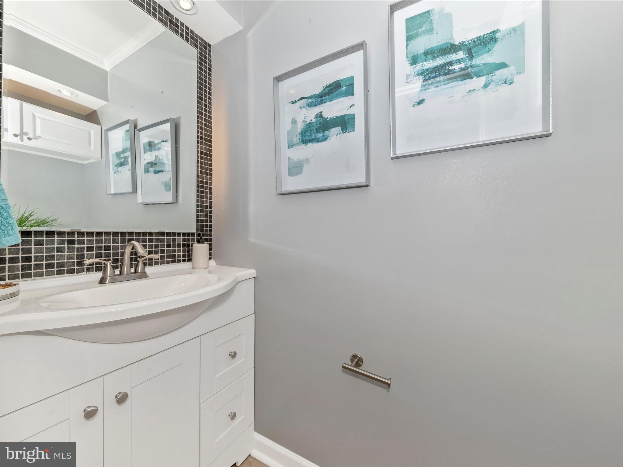 9629 Horizon Run Road, Unit 2D Gaithersburg, MD 20886 - Photo 20 of 53 Powder Room