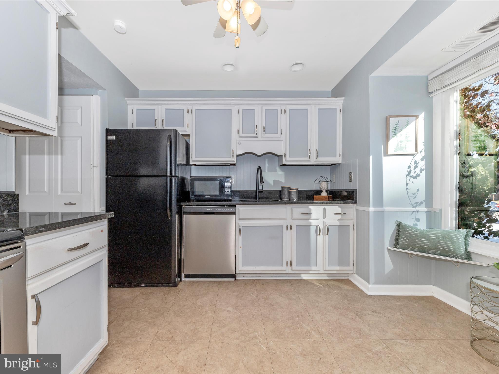 9629 Horizon Run Road, Unit 2D Gaithersburg, MD 20886 - Photo 3 of 53 Kitchen