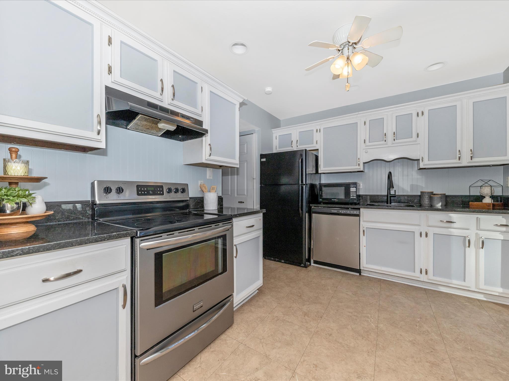 9629 Horizon Run Road, Unit 2D Gaithersburg, MD 20886 - Photo 4 of 53 Kitchen