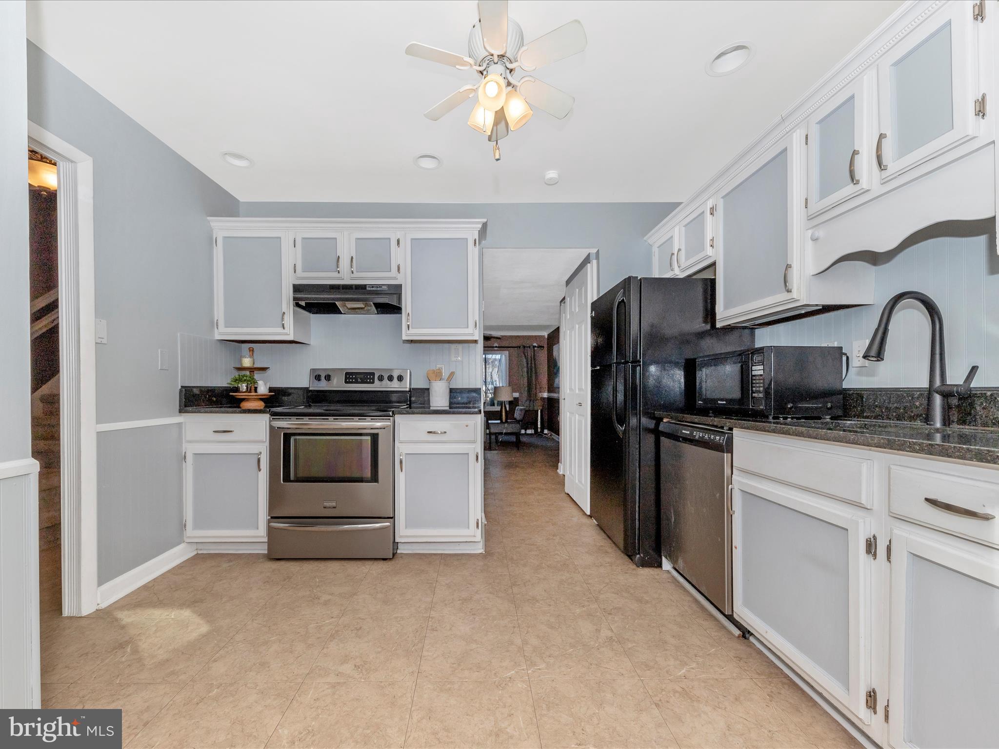 9629 Horizon Run Road, Unit 2D Gaithersburg, MD 20886 - Photo 5 of 53 Kitchen