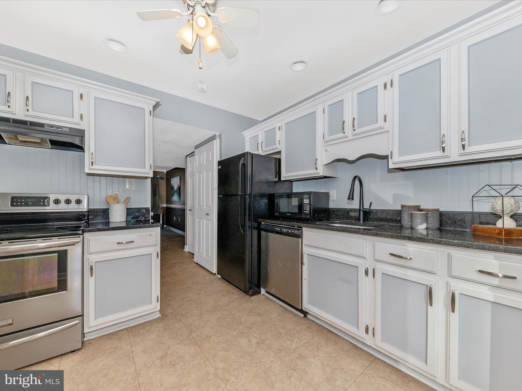 9629 Horizon Run Road, Unit 2D Gaithersburg, MD 20886 - Photo 6 of 53 Kitchen