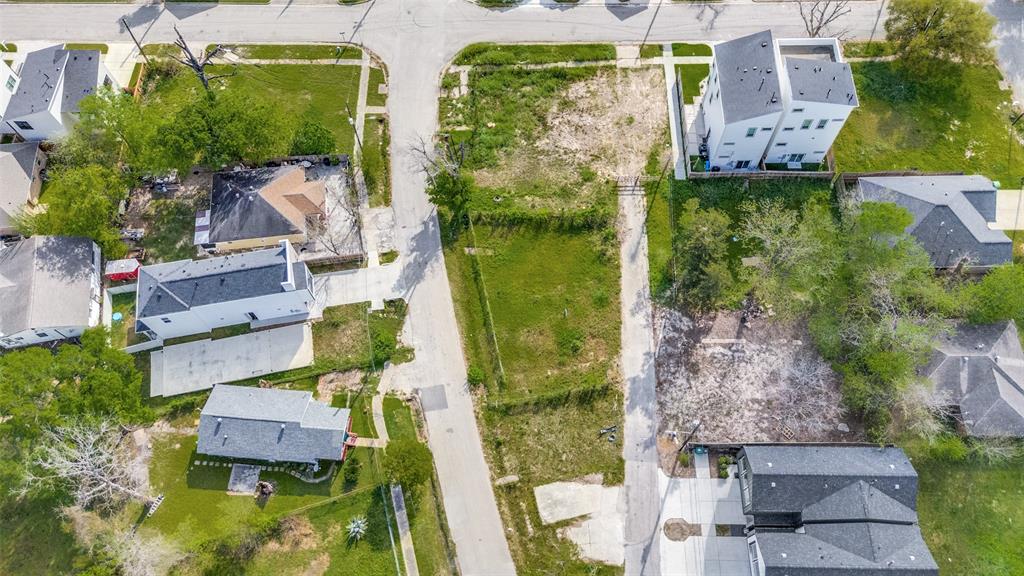 0 Dan Street Houston, TX 77020 - Photo 3 of 4 an aerial view of residential houses with outdoor space and street view