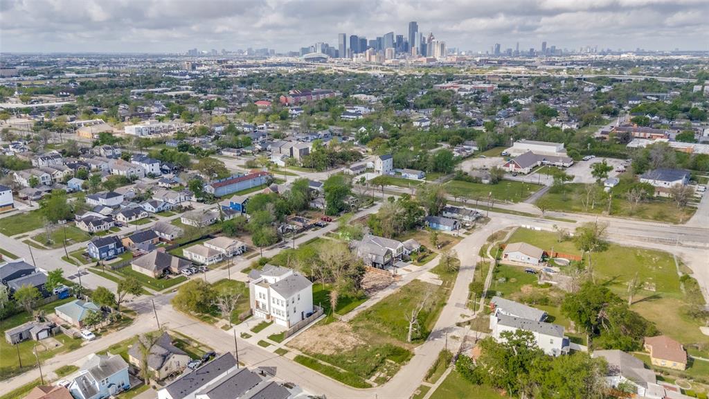 0 Dan Street Houston, TX 77020 - Photo 4 of 4 an aerial view of residential houses with city view