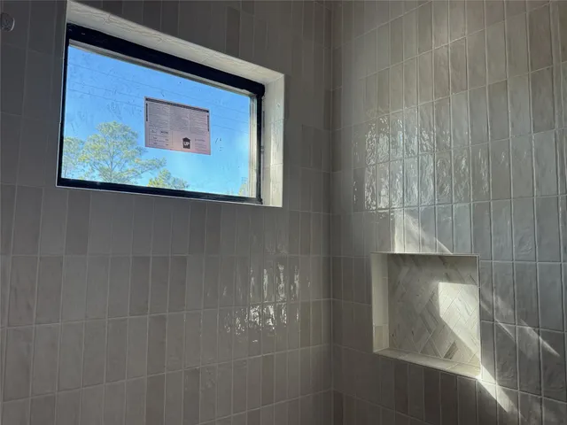 a picture of a bathroom