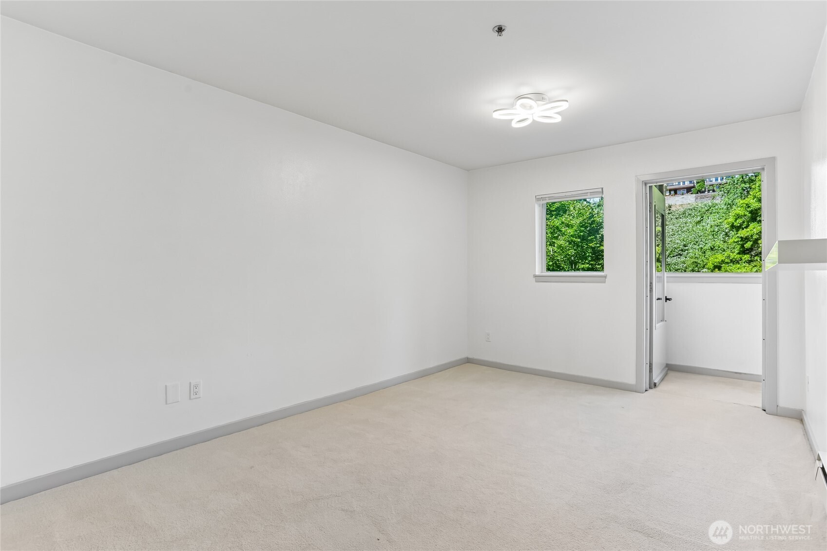 701 Galer Street, Unit 813 Seattle, WA 98109 - Photo 23 of 40