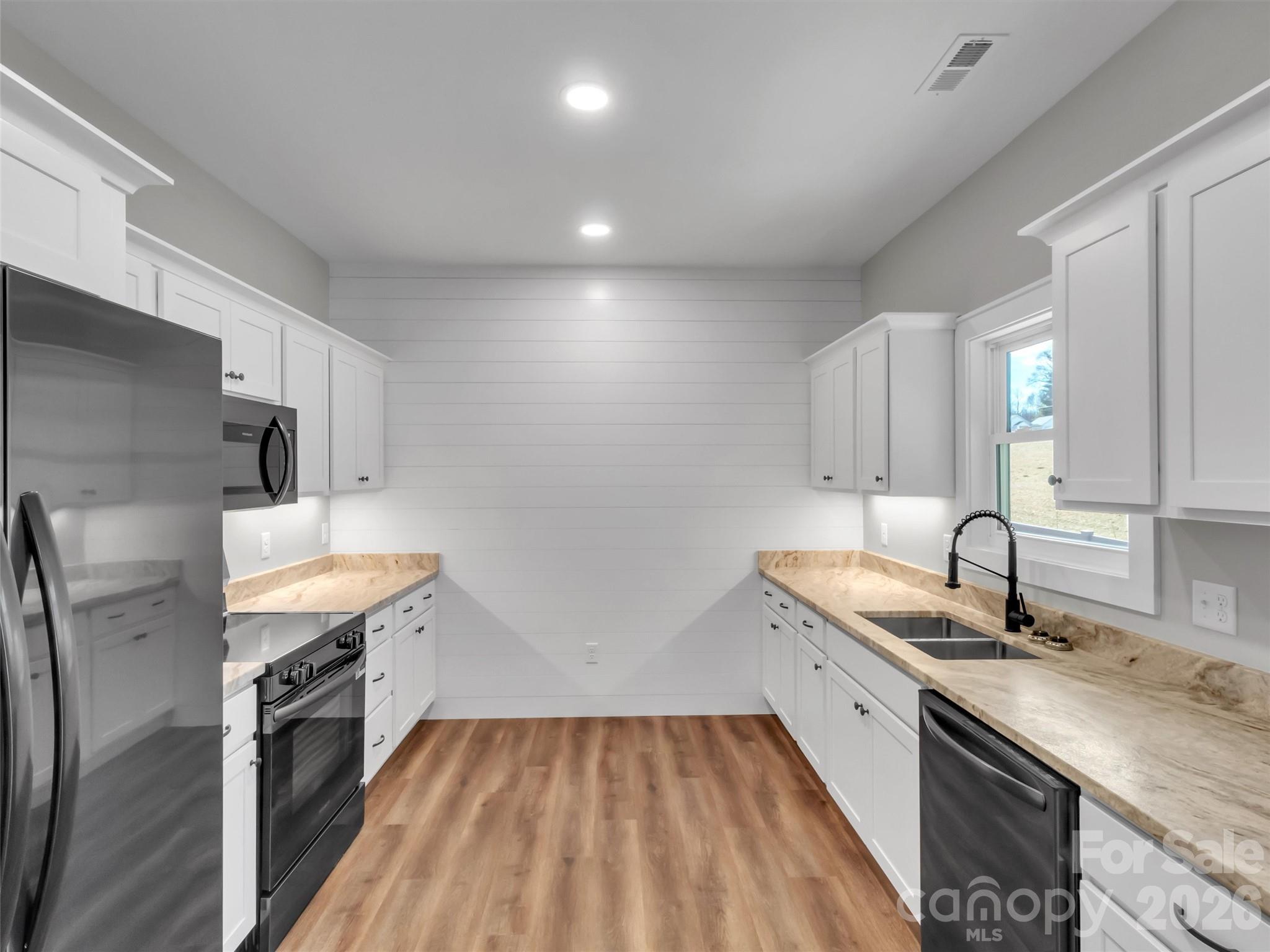 171 Peyton Elaine Road Clyde, NC 28721 - Photo 8 of 25 a kitchen with granite countertop a sink stove and refrigerator