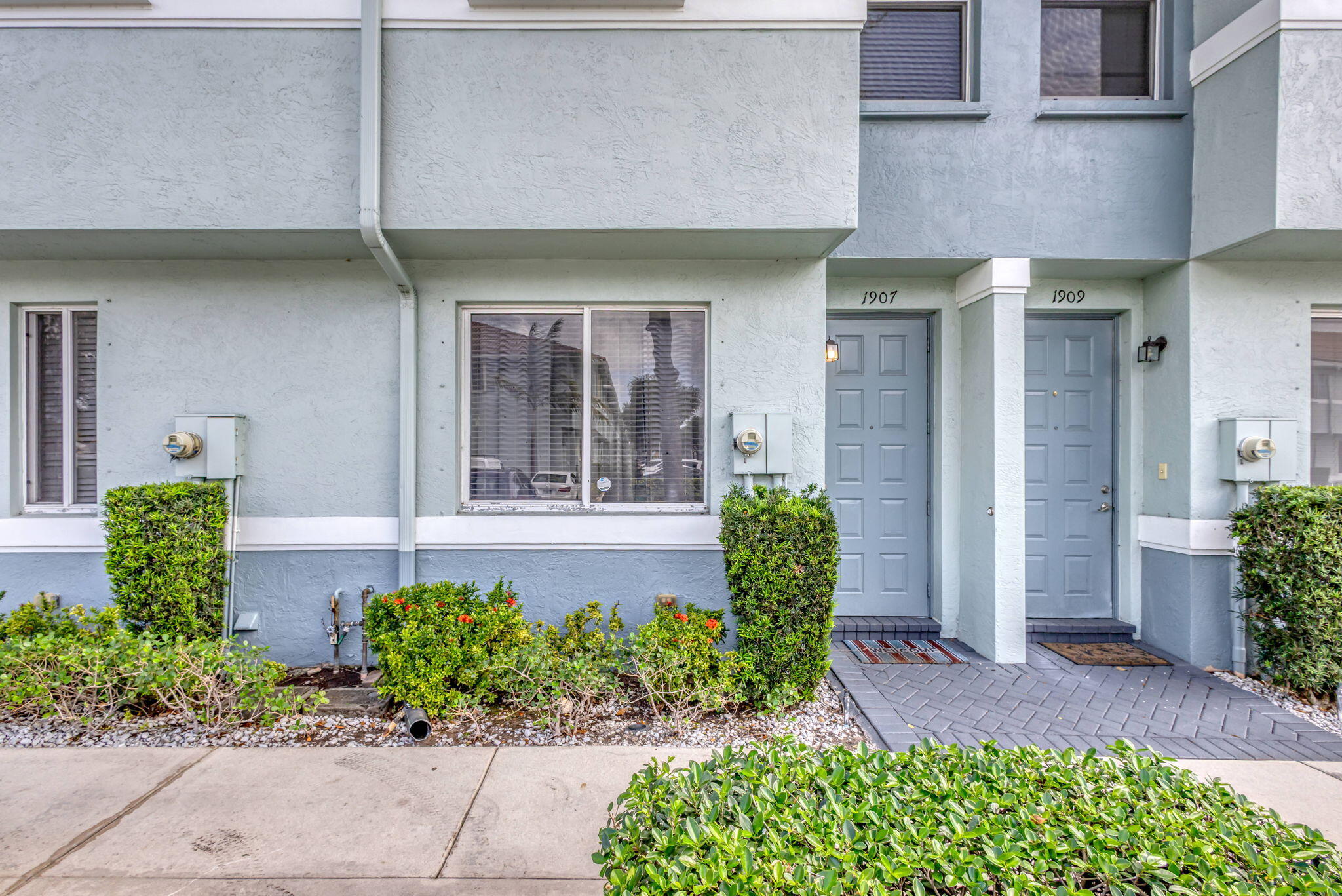 1907 Hibiscus Lane Riviera Beach, FL 33404 - Photo 5 of 73 4-web-or-mls-5D1A6422_HDR