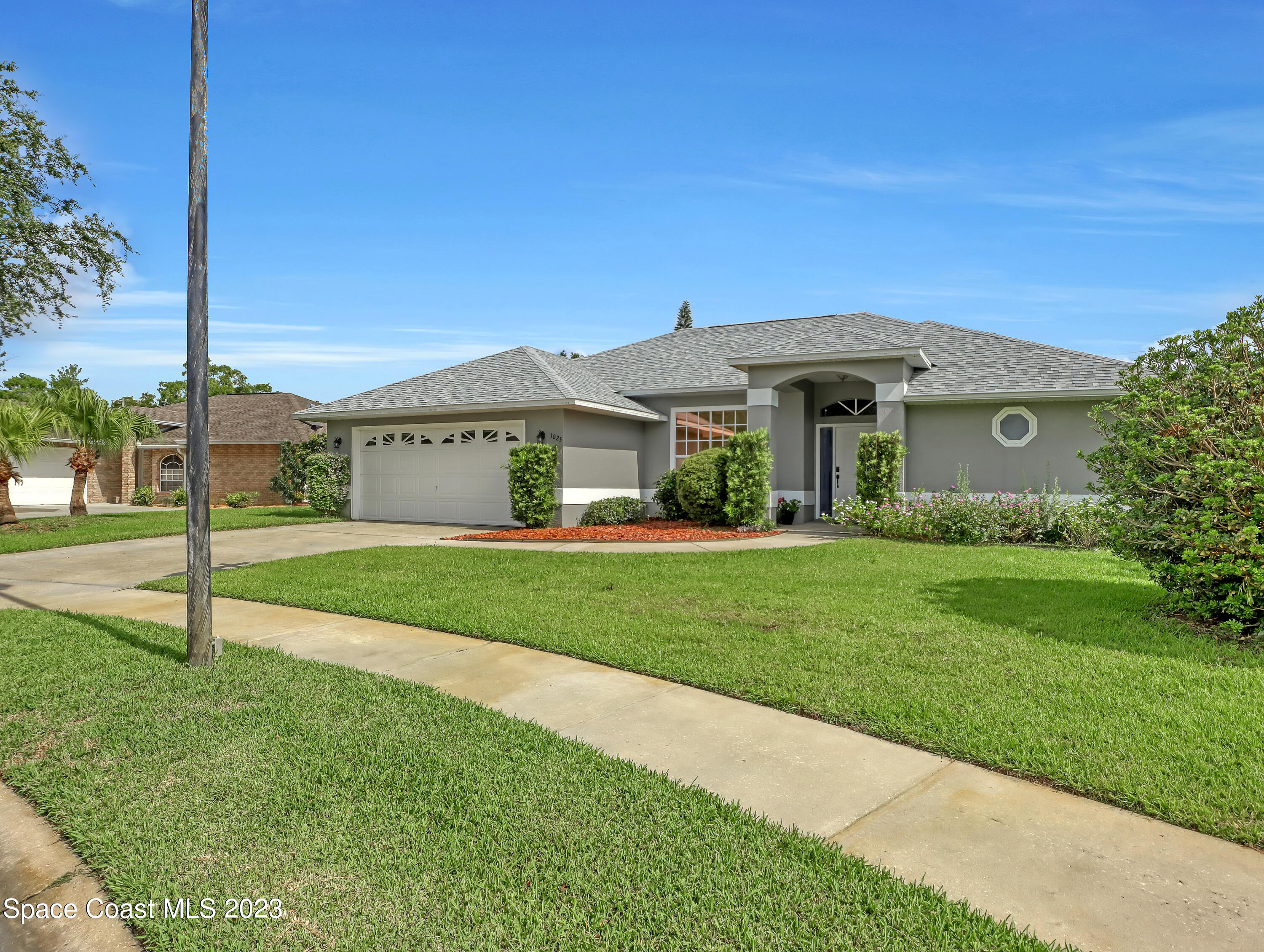 1025 Oak Tree Place Malabar, FL 32950 - Photo 2 of 33 a front view of a house with a yard