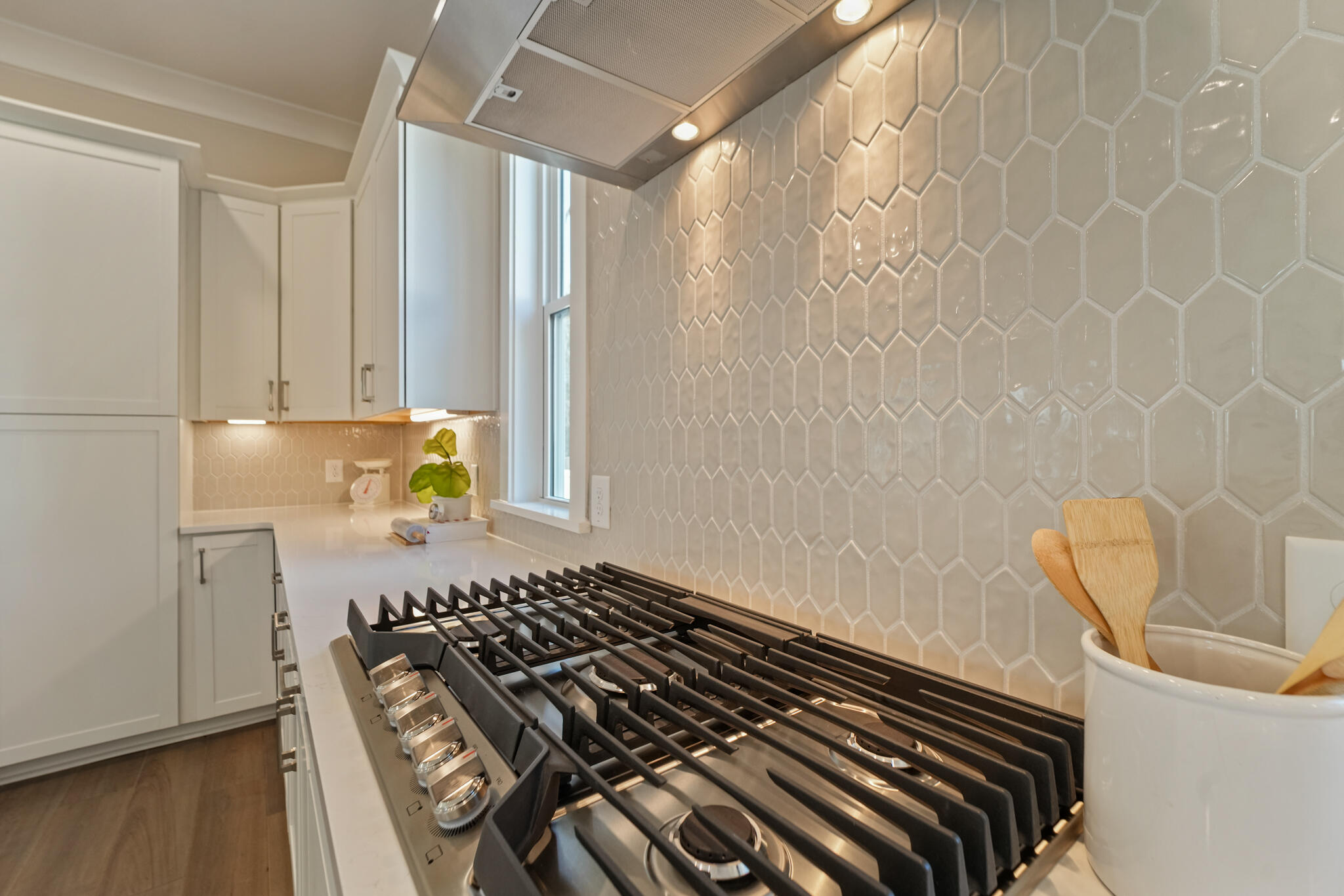 4209 Royal Harbor Road Hollywood, SC 29449 - Photo 17 of 58 gas cooktop