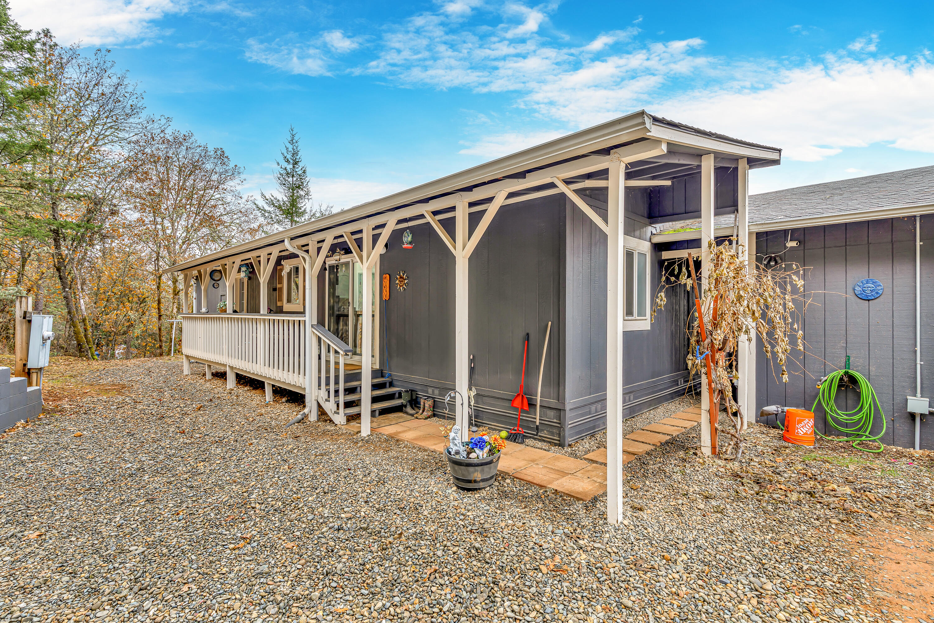 1797 Pleasant Valley Road Merlin, OR 97532 - Photo 3 of 55 9R9A3035