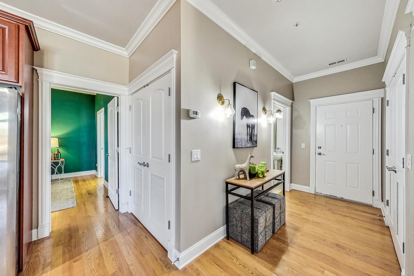 1453 West Irving Park Road, Unit 302 Chicago, IL 60613 - Photo 11 of 22 Gallery Image 11