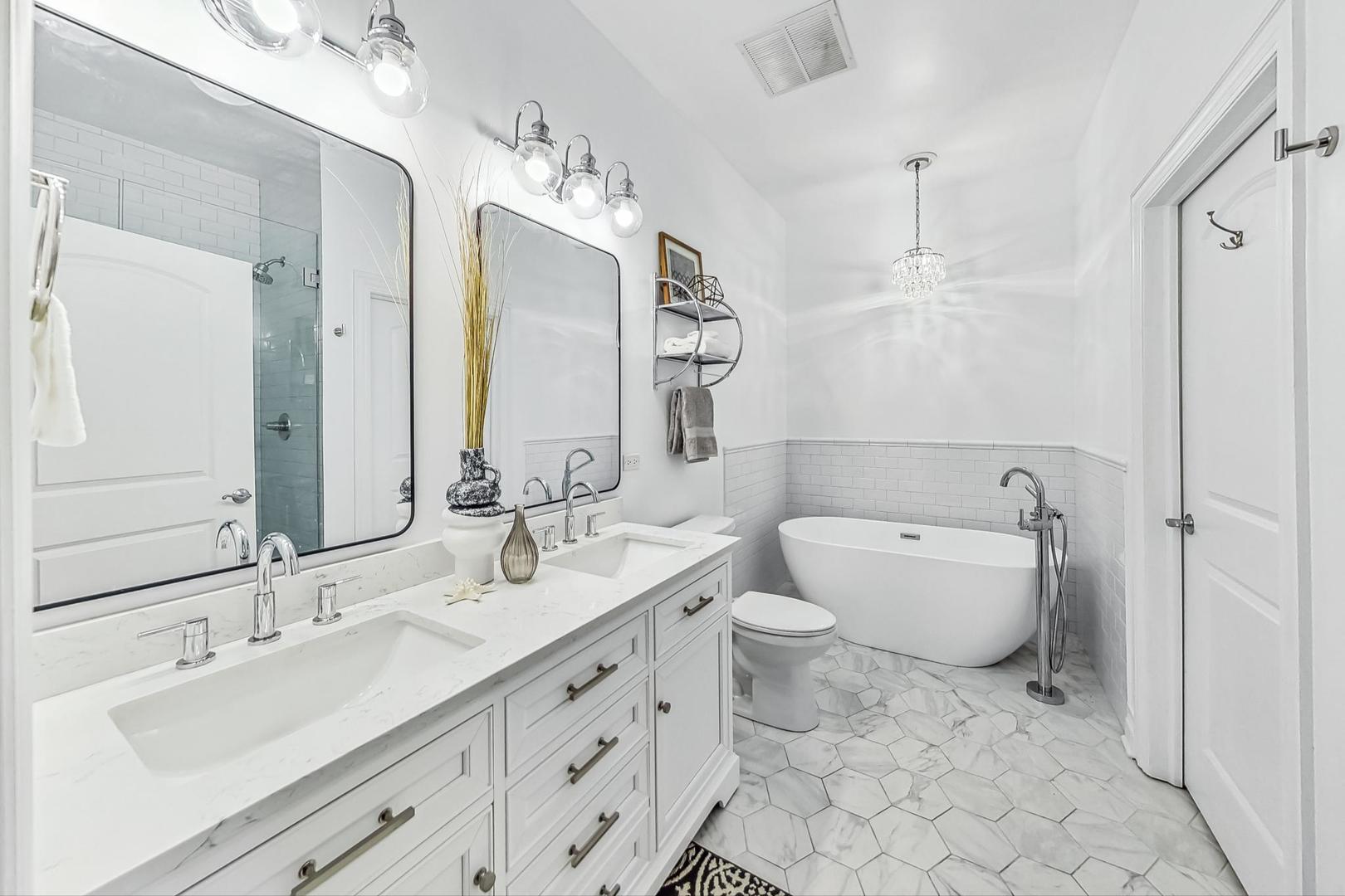 1453 West Irving Park Road, Unit 302 Chicago, IL 60613 - Photo 14 of 22 Gallery Image 14