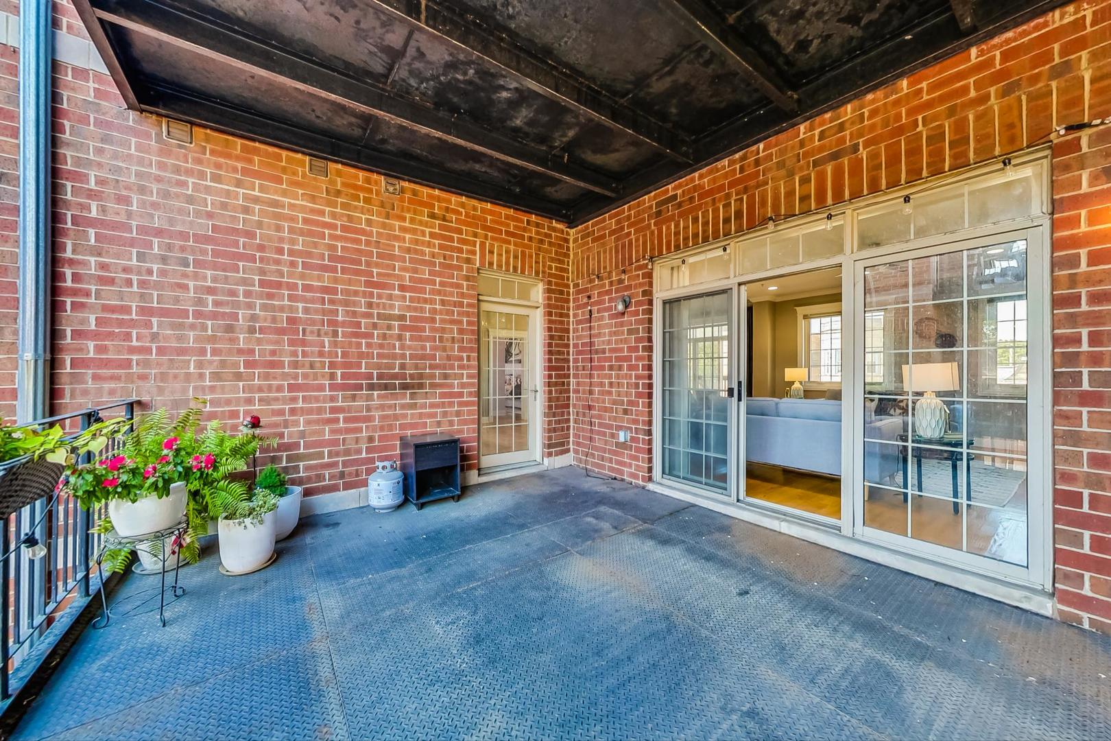 1453 West Irving Park Road, Unit 302 Chicago, IL 60613 - Photo 20 of 22 Gallery Image 20