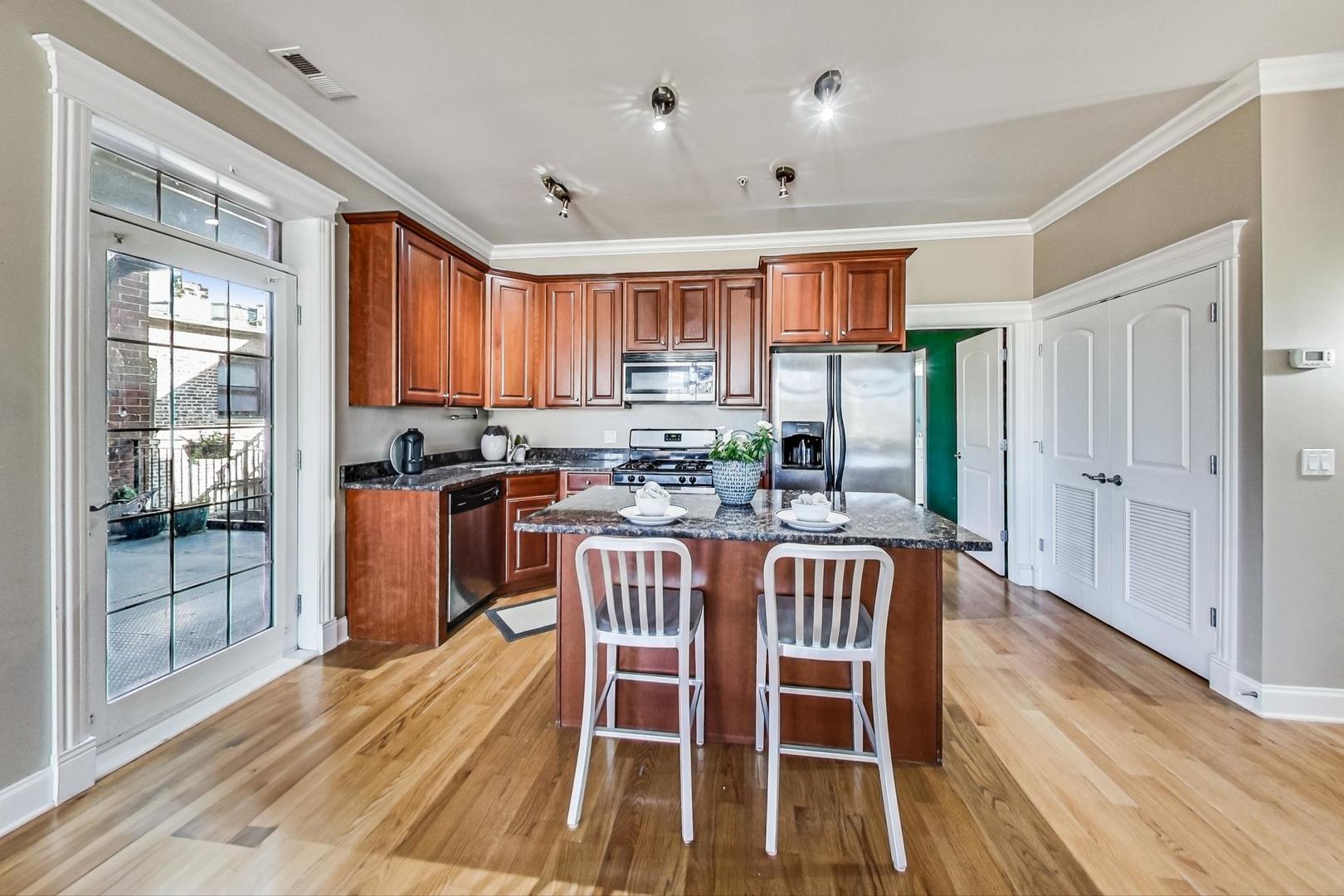 1453 West Irving Park Road, Unit 302 Chicago, IL 60613 - Photo 8 of 22 Gallery Image 8