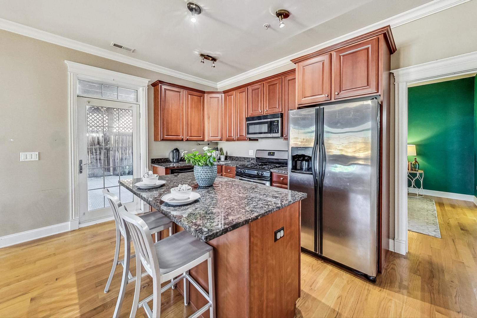 1453 West Irving Park Road, Unit 302 Chicago, IL 60613 - Photo 9 of 22 Gallery Image 9
