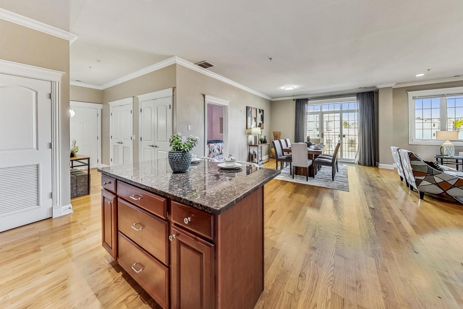 1453 West Irving Park Road, Unit 302 Chicago, IL 60613 - Photo 10 of 22 Gallery Image 10
