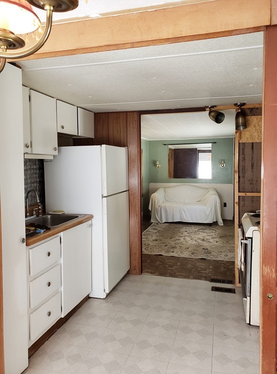 32 Rest Way Springfield, MA 01119 - Photo 8 of 8 Gallery Image 8