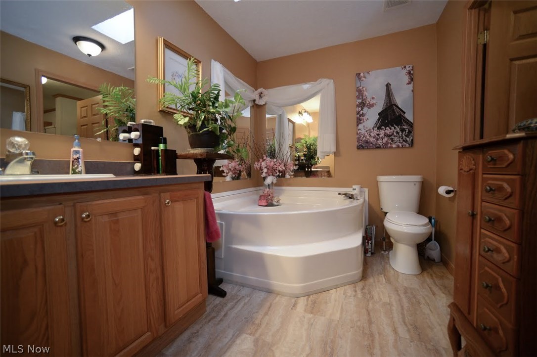 609 Jarvis Road Akron, OH 44319 - Photo 17 of 28 Whirlpool tub after hard day,