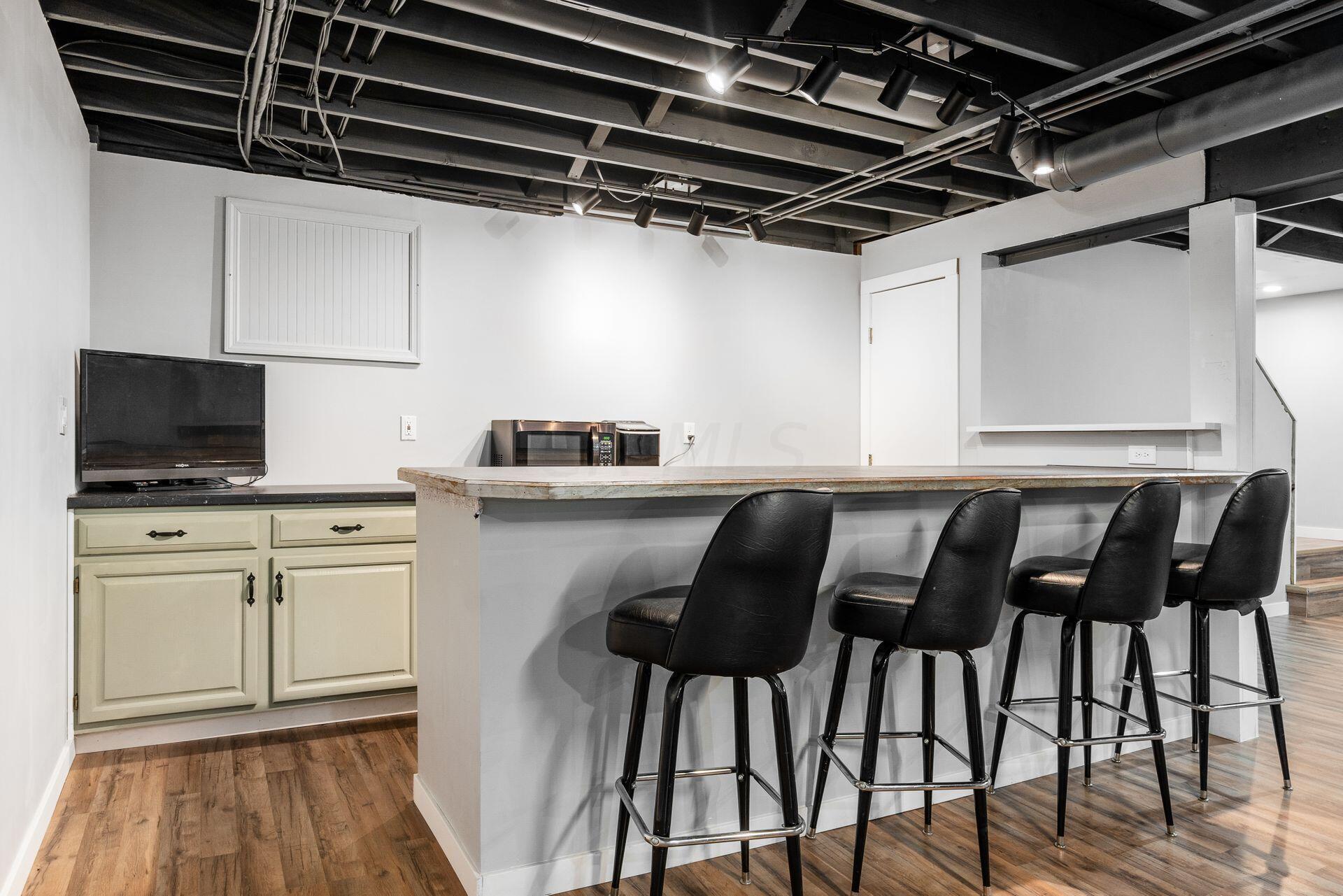 9499 Carroll Northern Road Pickerington, OH 43147 - Photo 36 of 66 Rec Room with Bar
