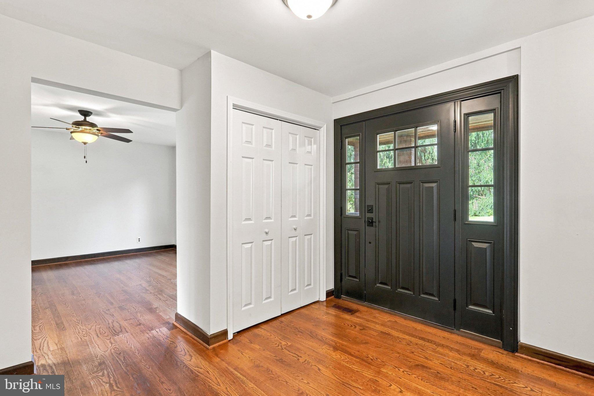 3195 Fiery Run Road Markham, VA 22643 - Photo 4 of 76 Large Foyer Area