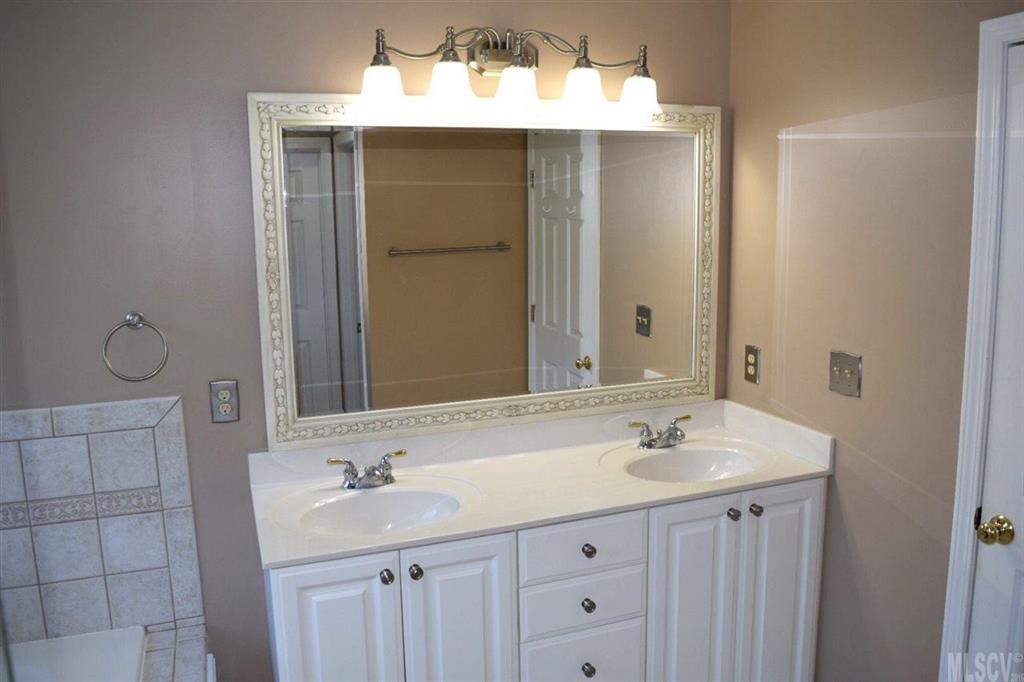 1192 James Farm Road Hickory, NC 28602 - Photo 11 of 25 Gallery Image 11